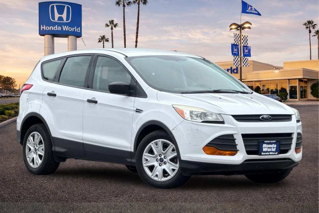 2014 Ford Escape S - Image 2