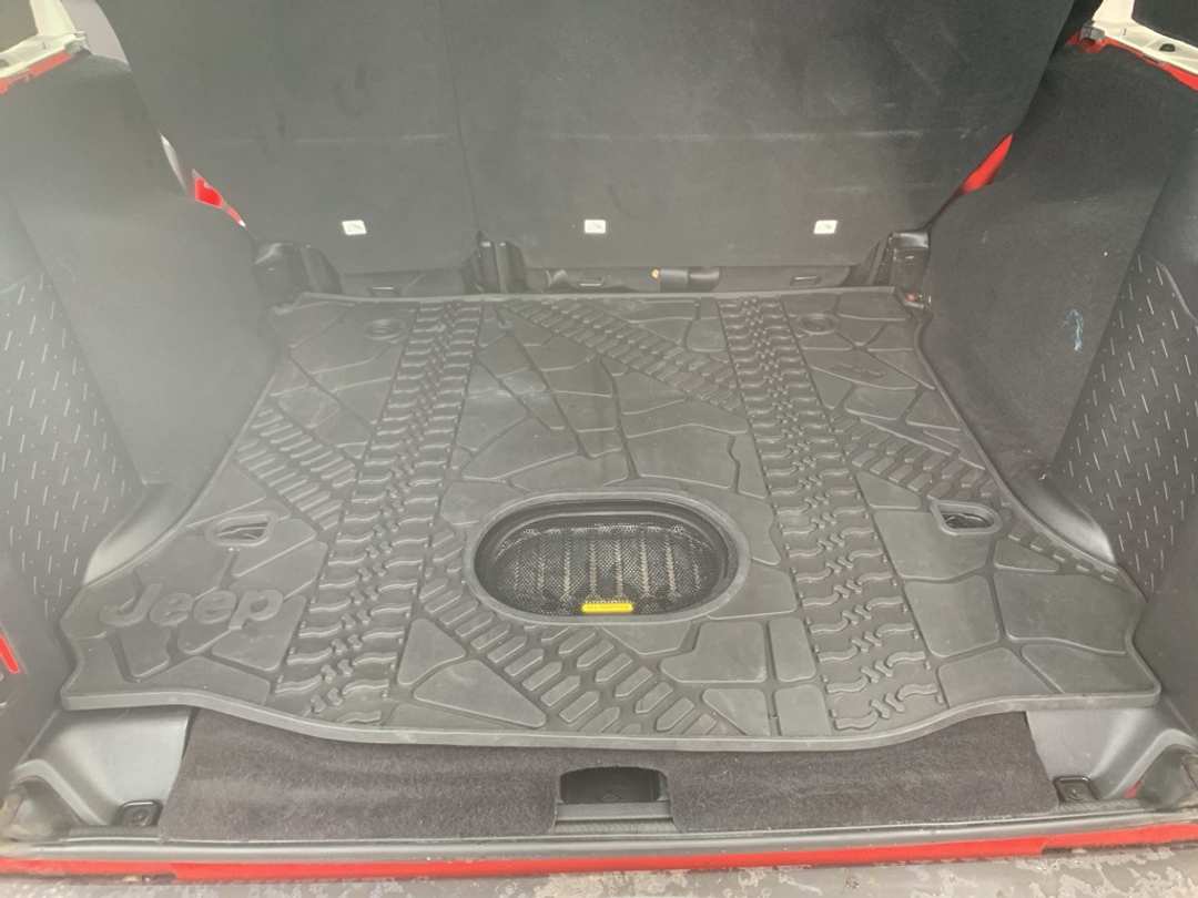 2016 Jeep Wrangler Unlimited Freedom Edition - Image 12