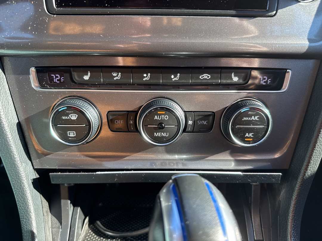 2015 Volkswagen E-Golf SEL Premium - Image 35