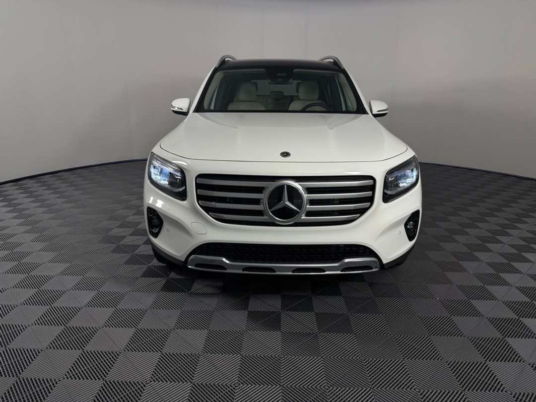 2025 Mercedes-Benz GLB 250 - Image 2