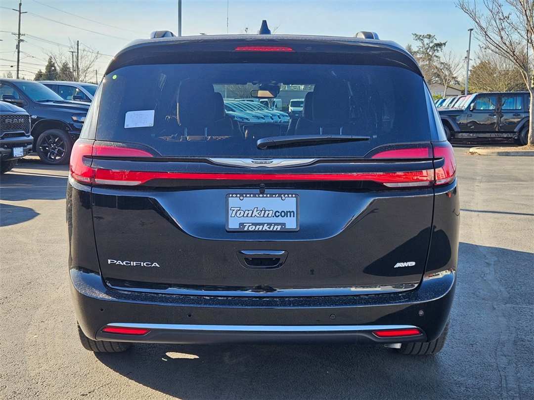 2026 Chrysler Pacifica Pinnacle - Image 5