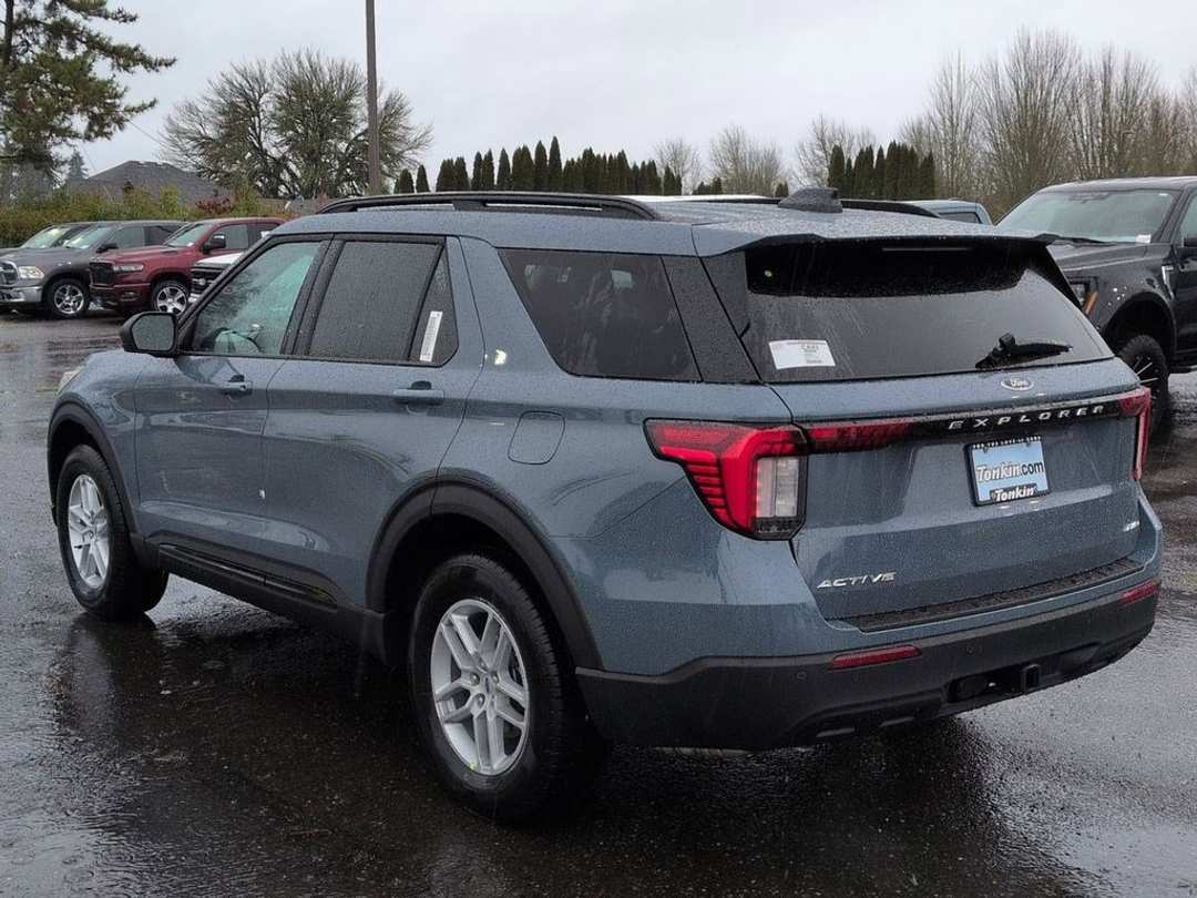 2026 Ford Explorer Active - Image 3