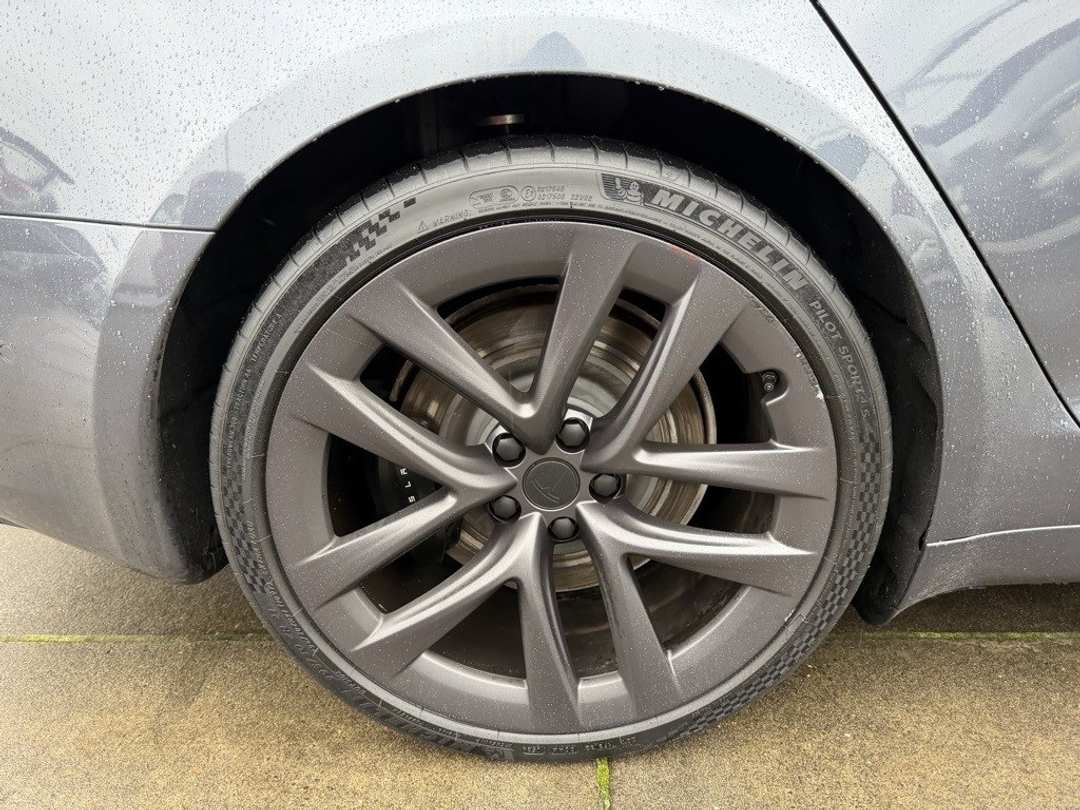 2021 Tesla Model S Plaid - Image 11