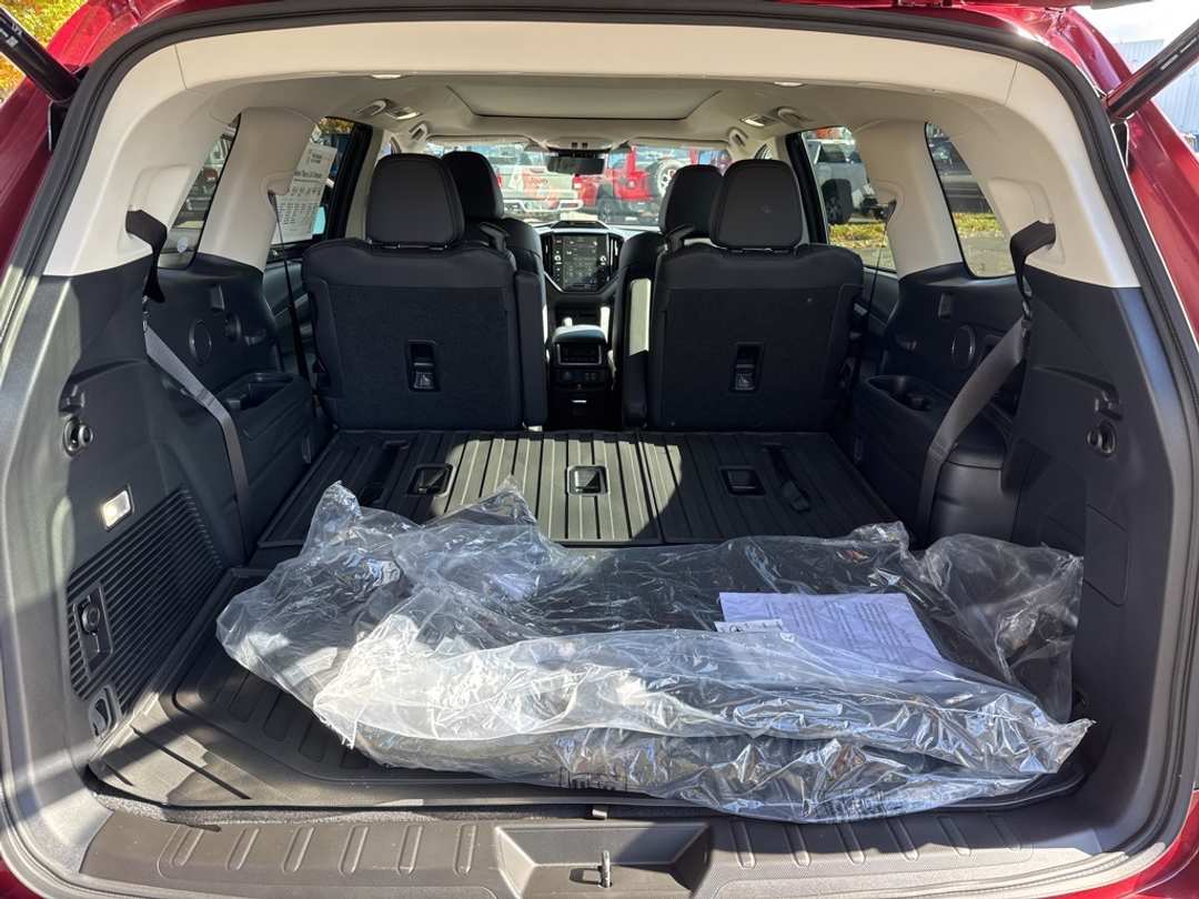 2025 Subaru Ascent Onyx Edition Touring - Image 24