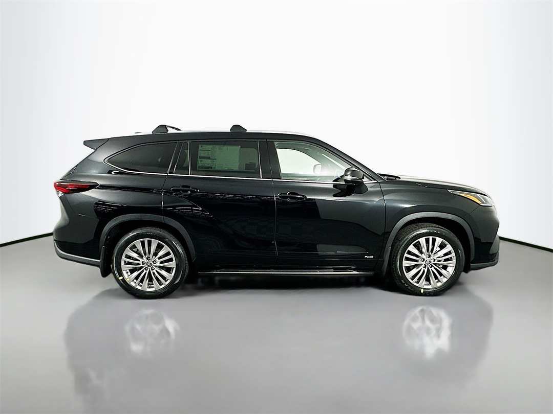2026 Toyota Highlander Platinum - Image 8