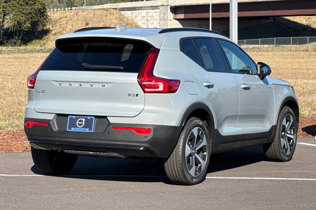 2026 Volvo Xc40 B5 Plus - Image 3