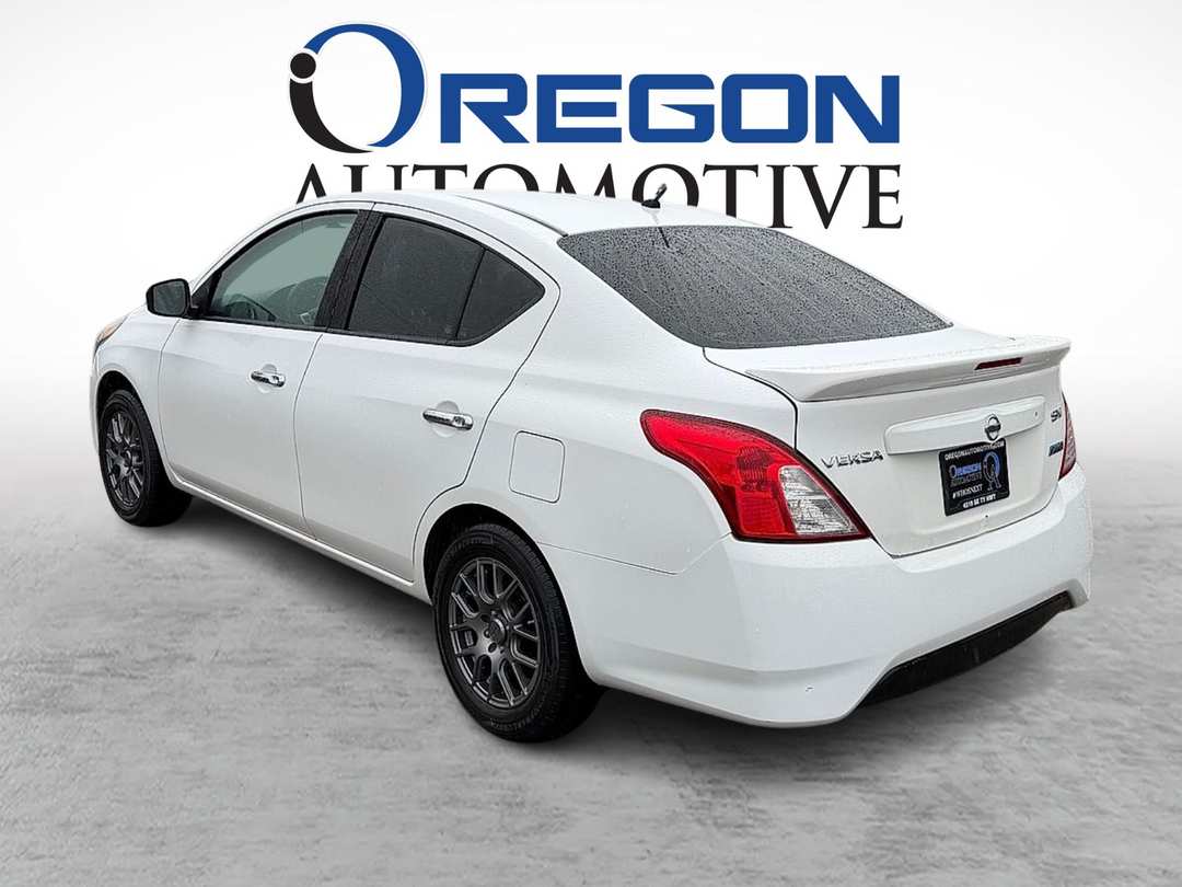 2016 Nissan Versa SV - Image 3