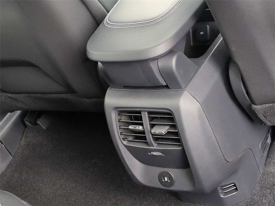 2025 Ford Mustang Mach-E GT - Image 31