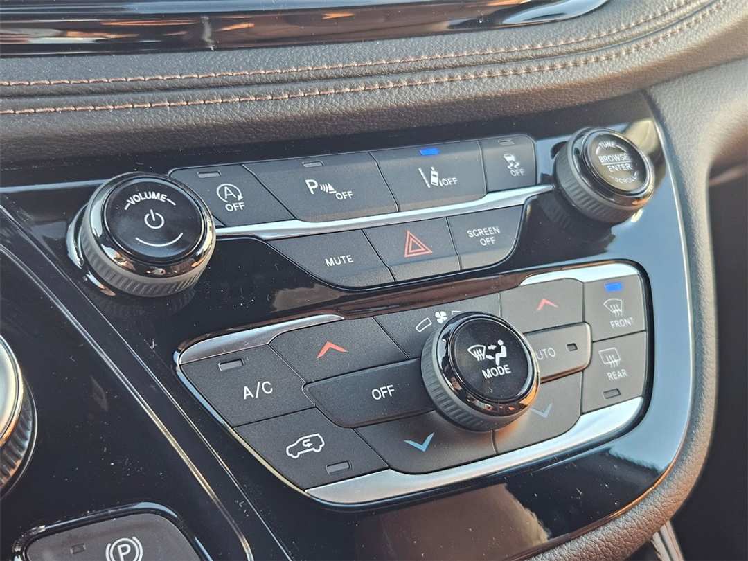 2026 Chrysler Pacifica Pinnacle - Image 24