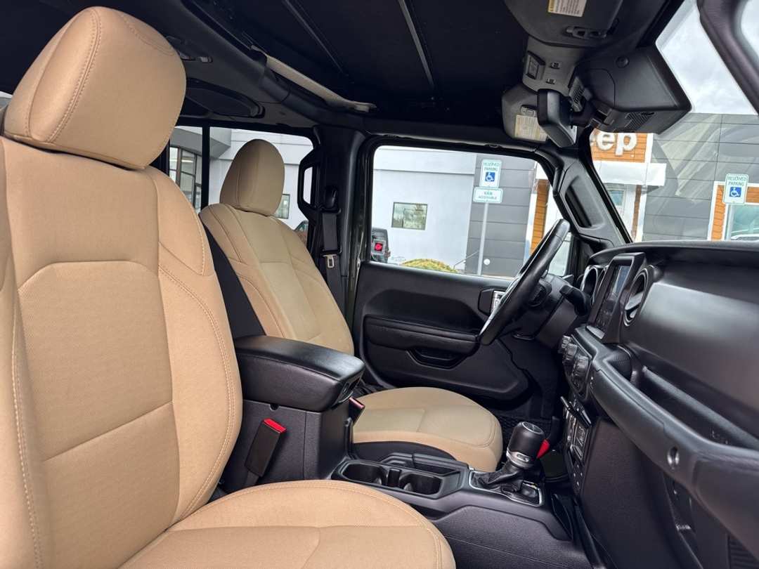 2023 Jeep Gladiator Willys - Image 29