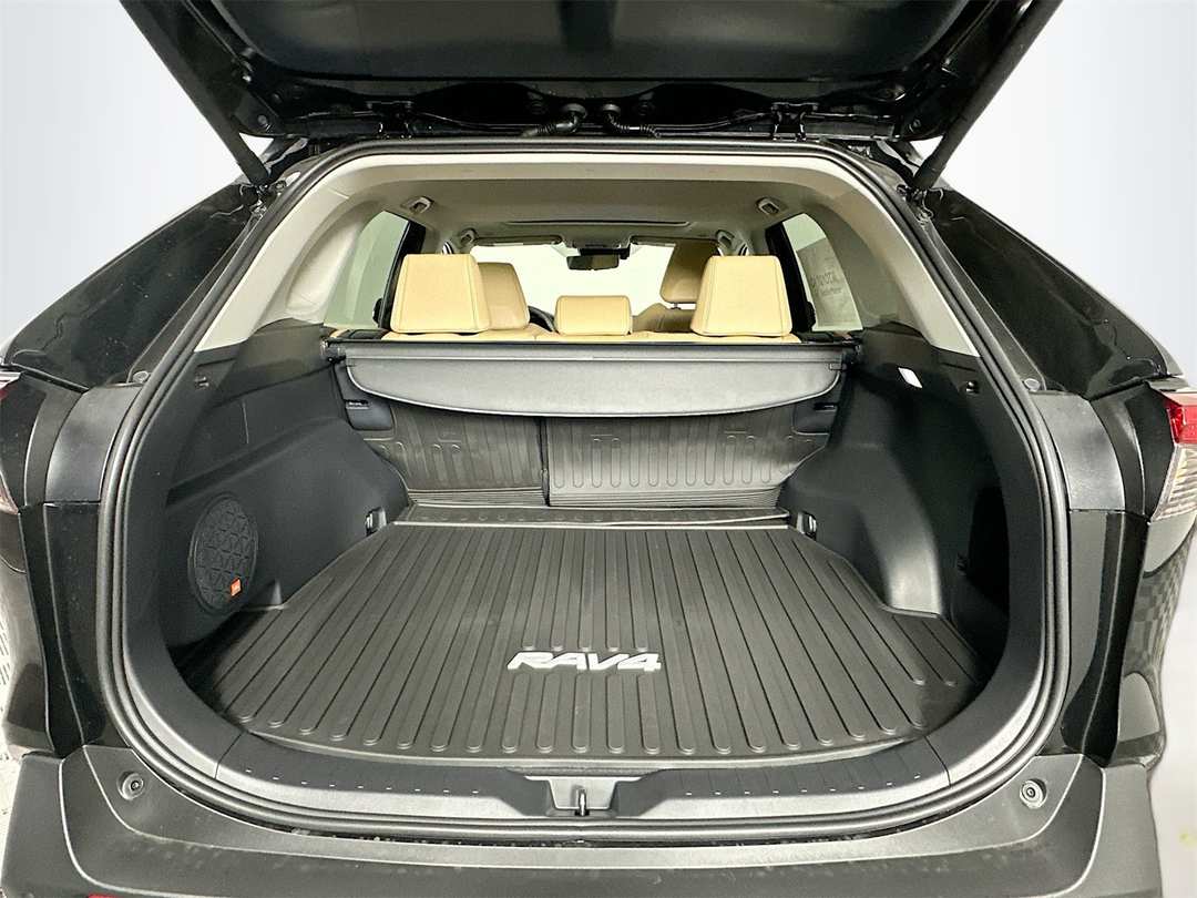 2025 Toyota Rav4 XLE Premium - Image 28
