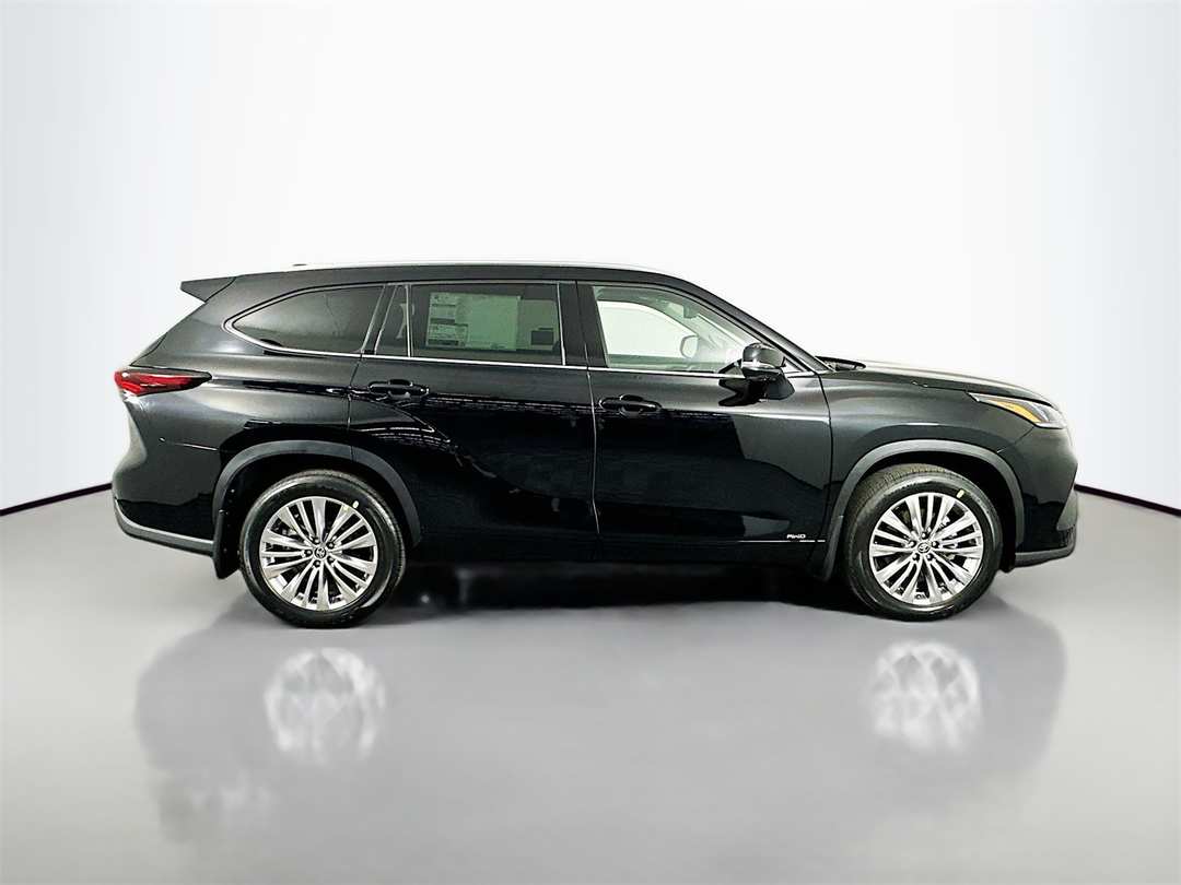 2026 Toyota Highlander Platinum - Image 8