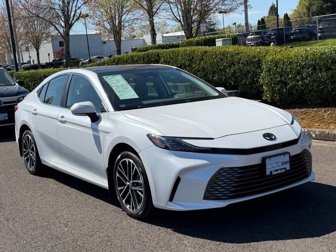 2025 Toyota Camry XLE - Image 2