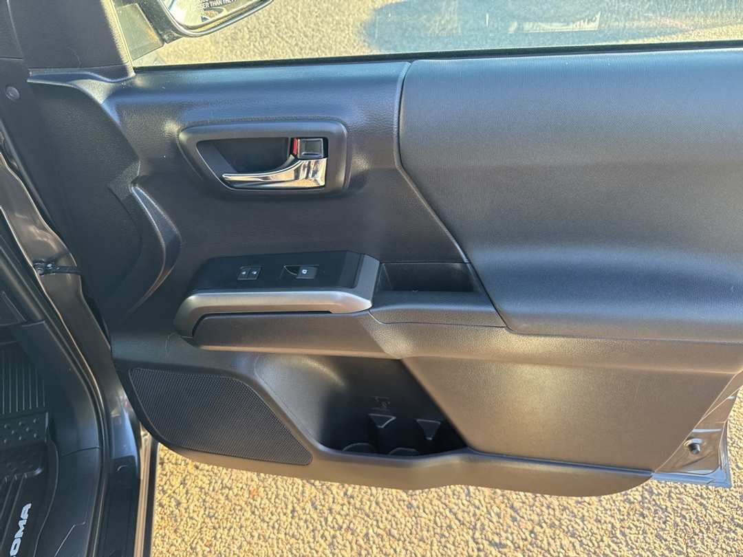 2020 Toyota Tacoma TRD Sport - Image 29