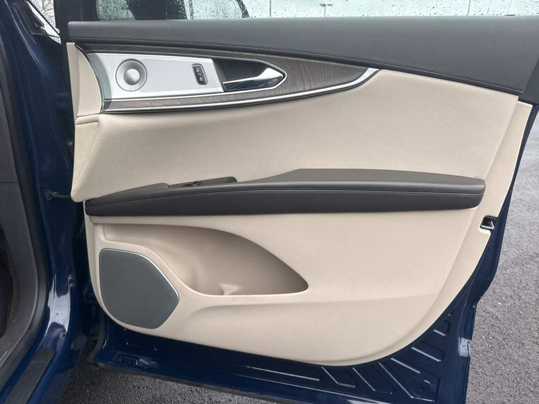 2020 Lincoln Nautilus Reserve - Image 27