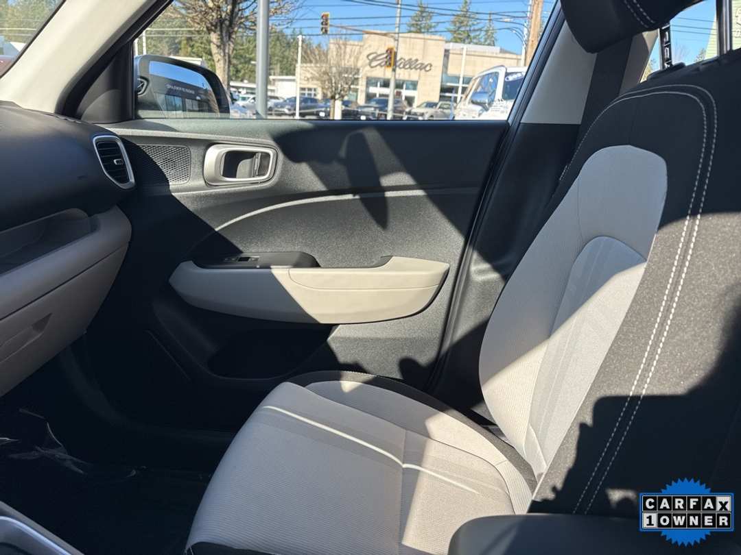 2025 Hyundai Venue SEL - Image 22