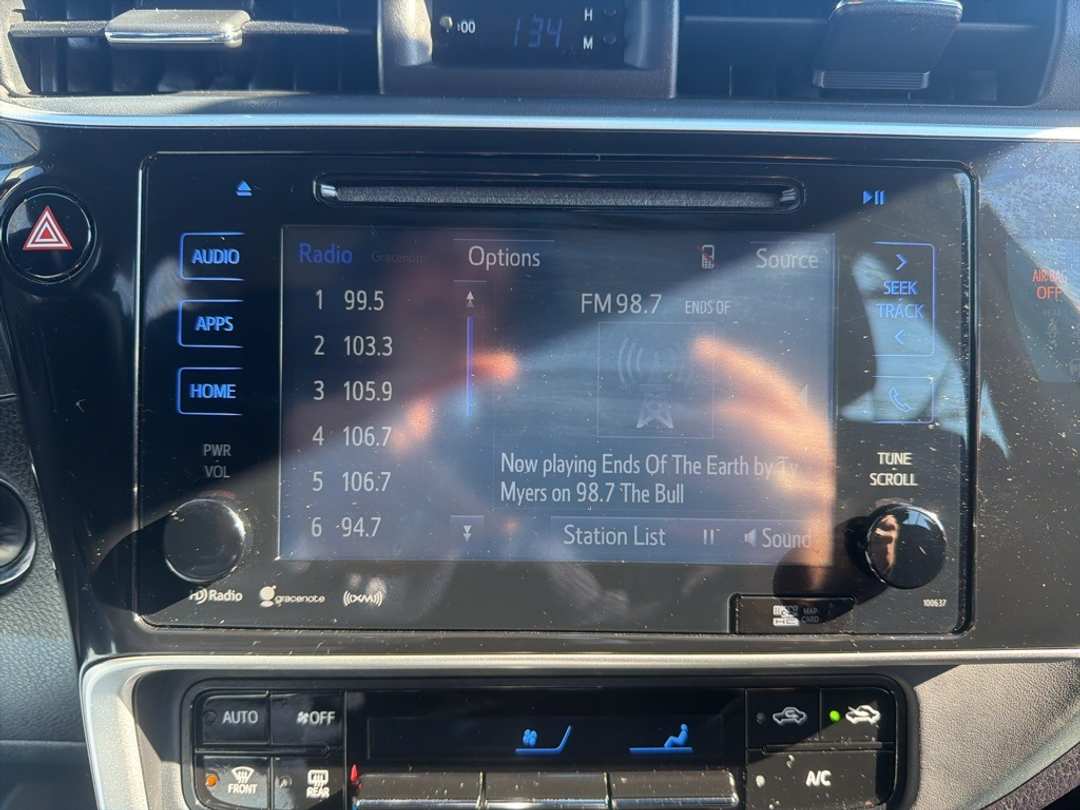 2018 Toyota Corolla L - Image 36