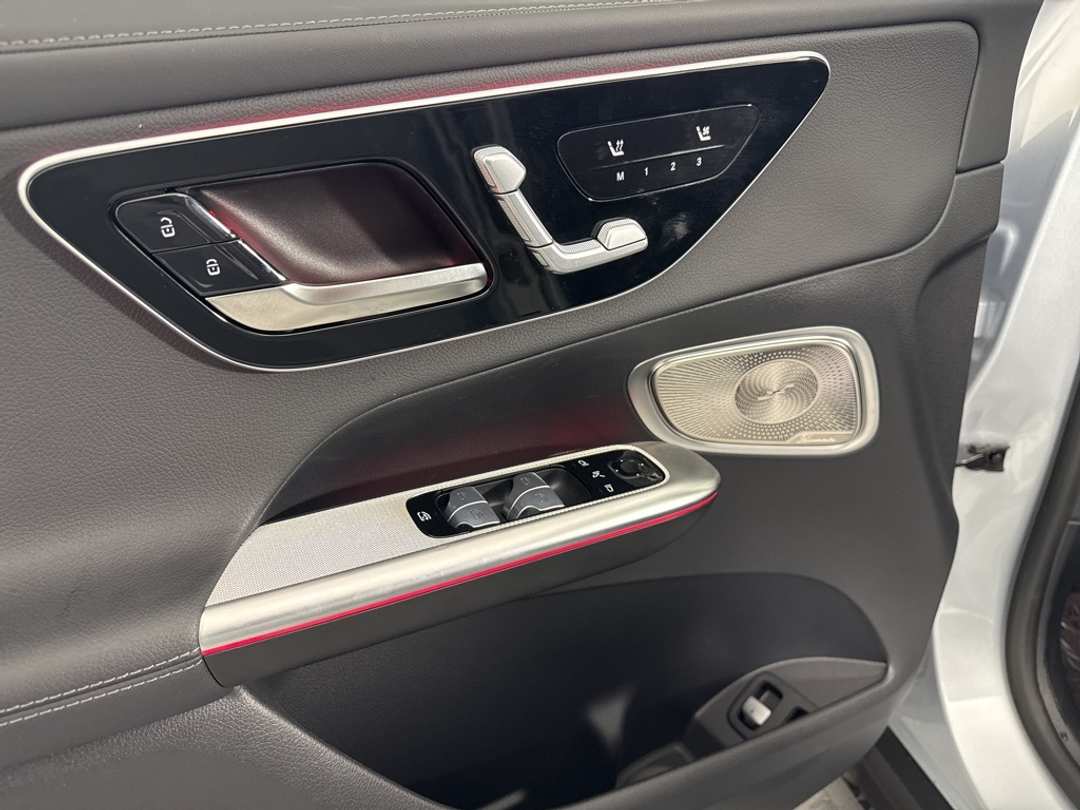 2025 Mercedes-Benz GLC GLC 350e - Image 13