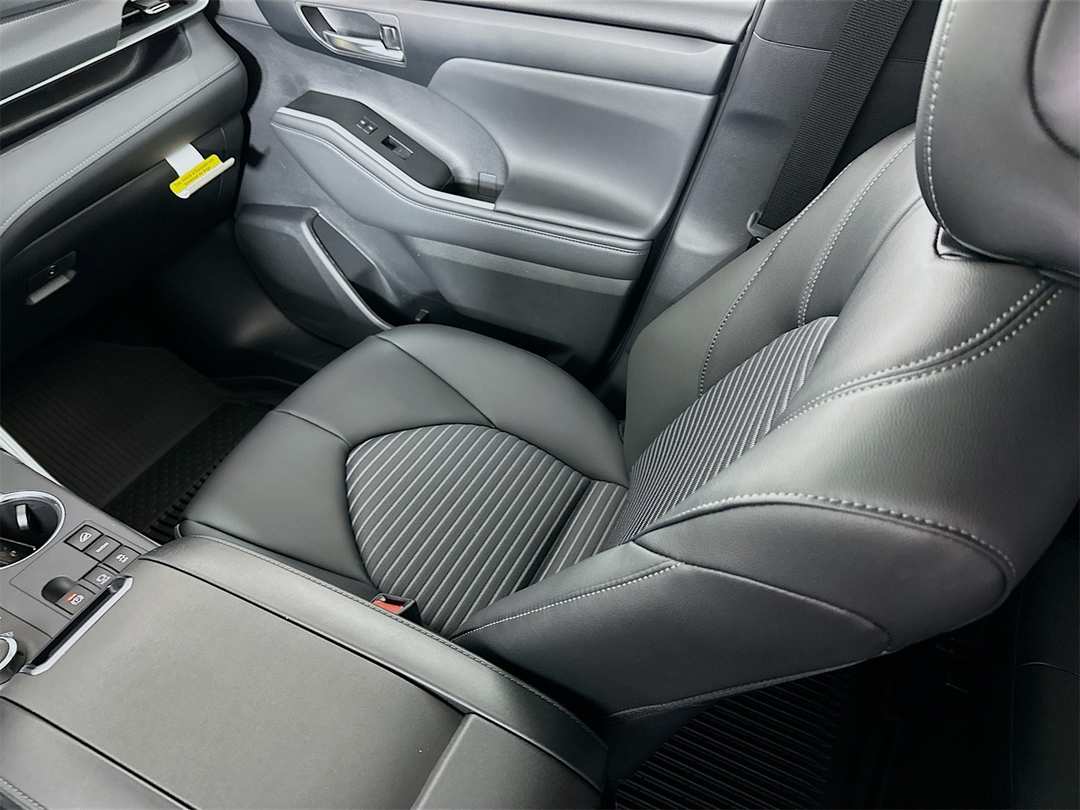 2026 Toyota Highlander XSE - Image 25