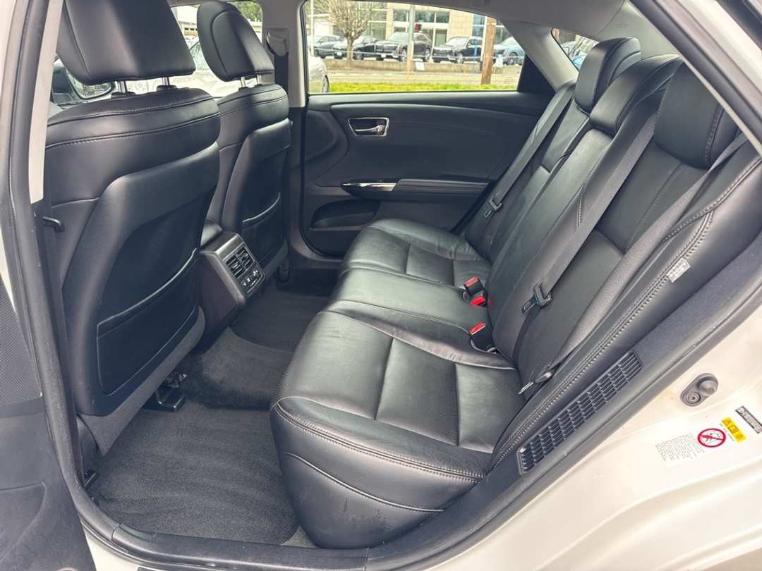 2016 Toyota Avalon - Image 39