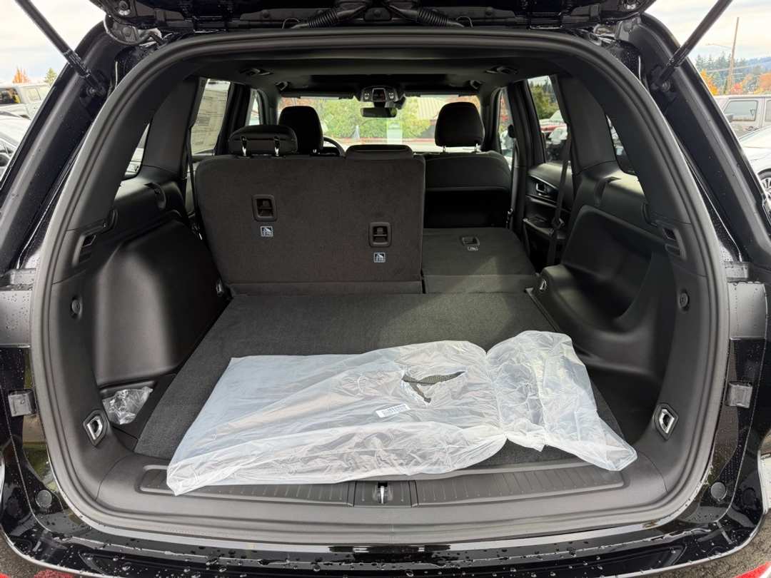 2025 Jeep Grand Cherokee Laredo X - Image 11