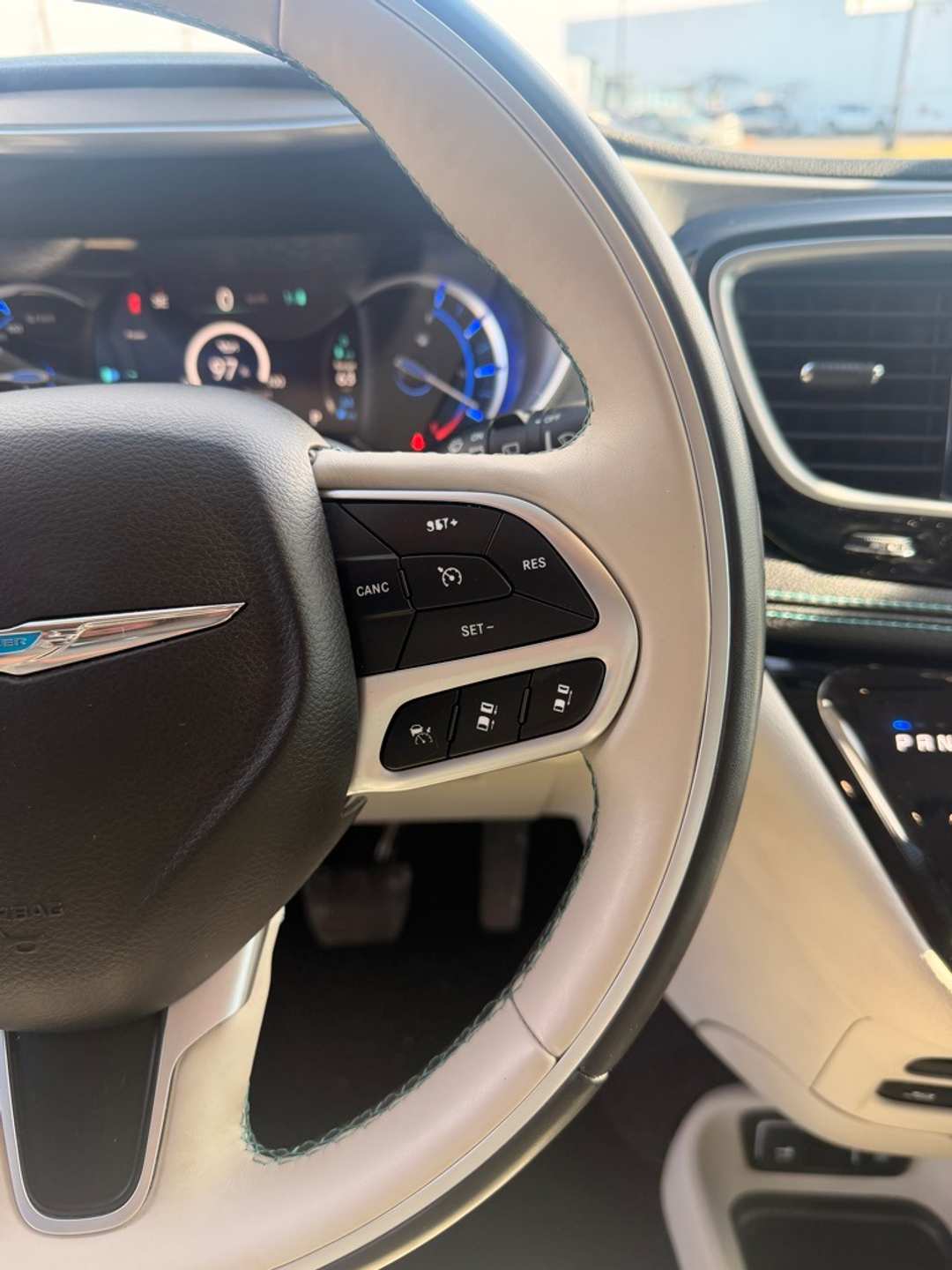 2018 Chrysler Pacifica Limited - Image 33