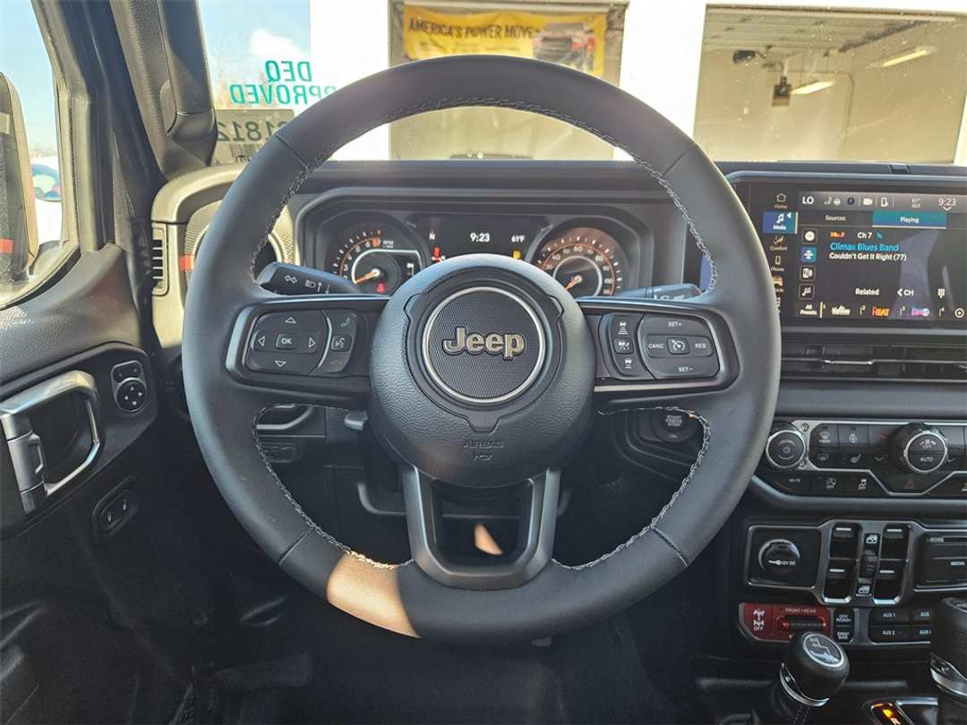 2025 Jeep Gladiator Rubicon - Image 15