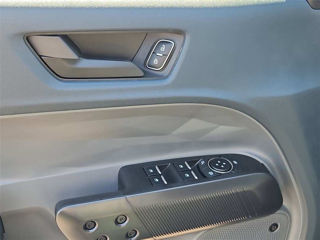 2025 Ford Maverick Lariat - Image 10