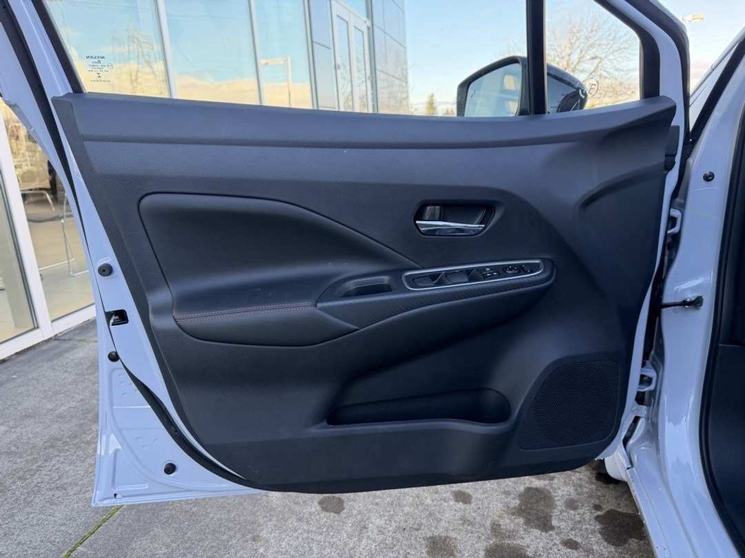 2025 Nissan Versa 1.6 SR - Image 11