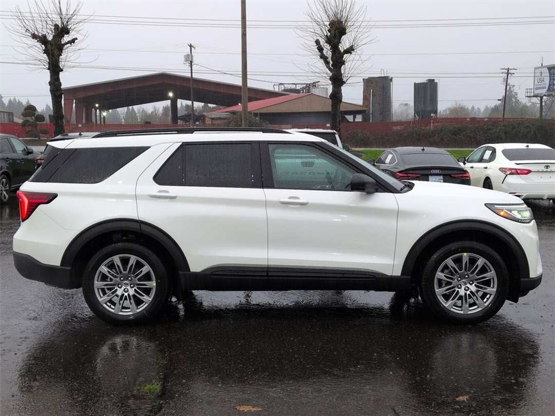 2026 Ford Explorer Active - Image 6