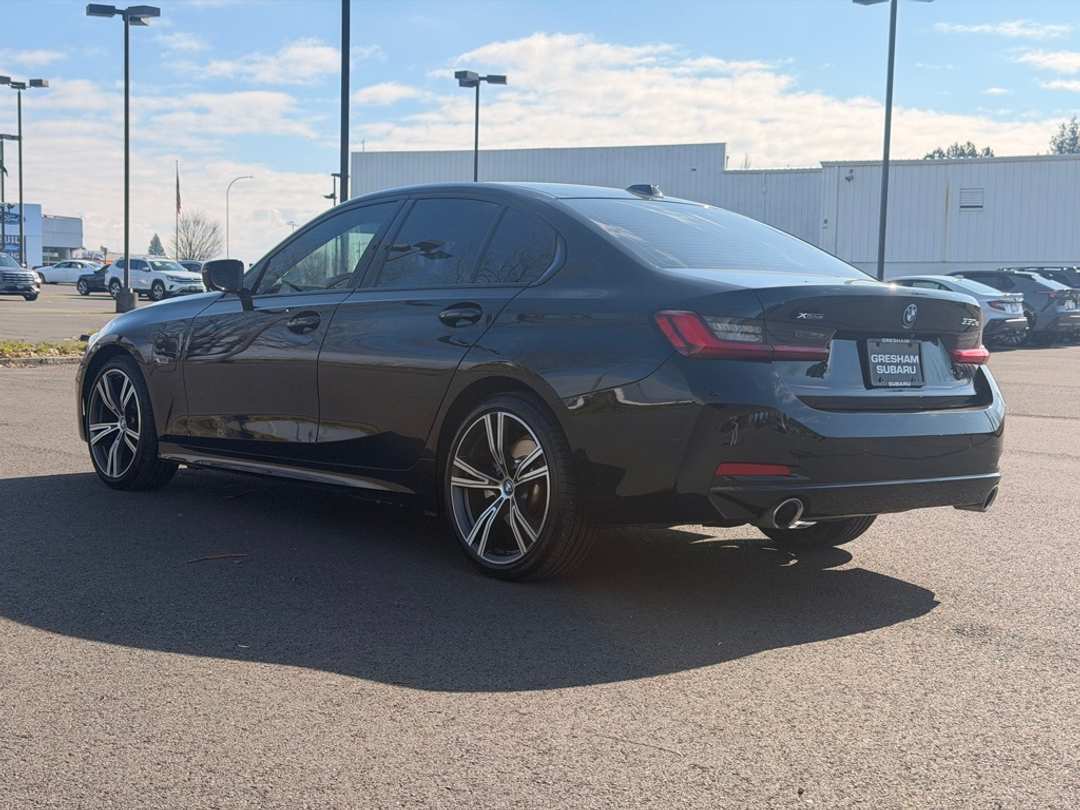 2023 BMW 3 Series 330e xDrive - Image 5