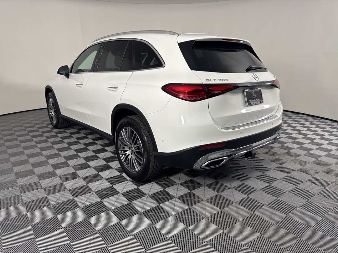 2026 Mercedes-Benz GLC GLC 300 - Image 4