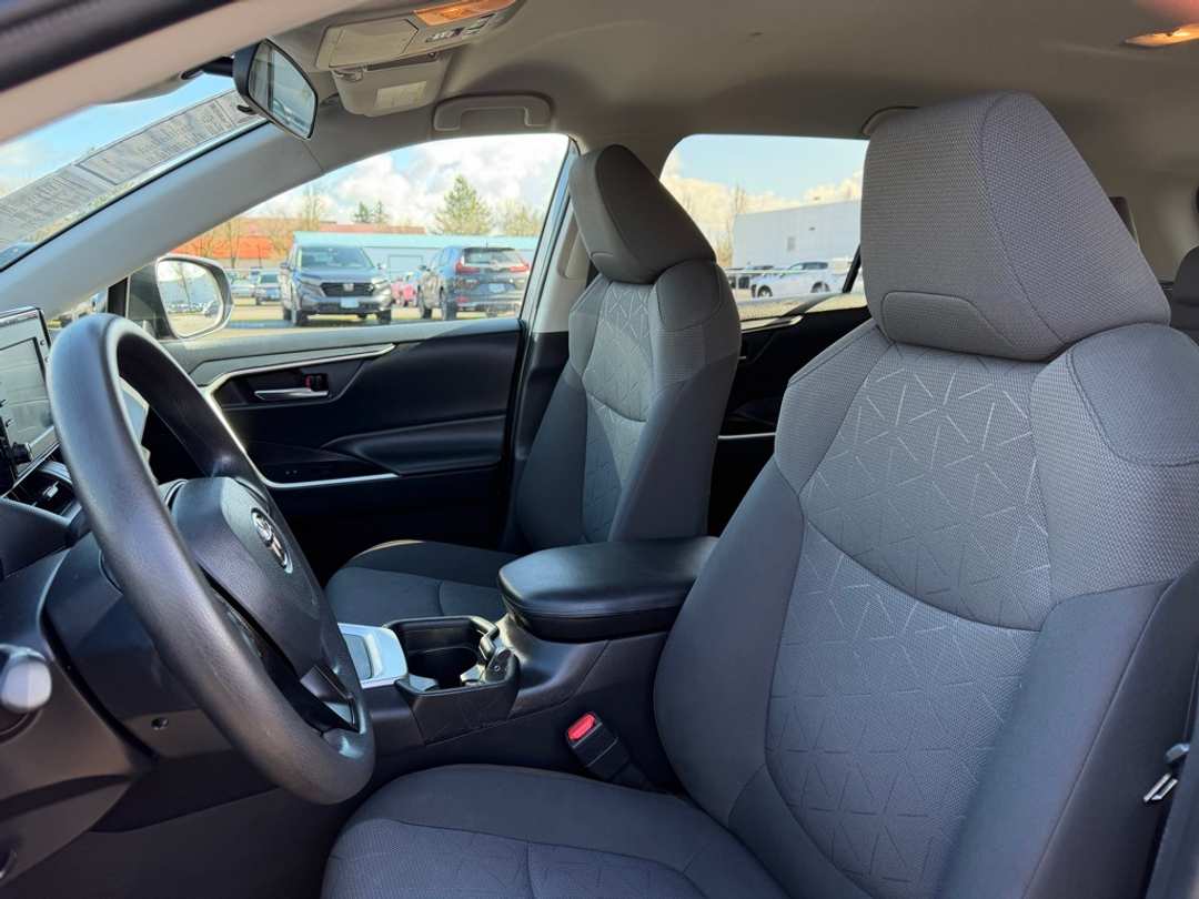 2021 Toyota Rav4 XLE - Image 15