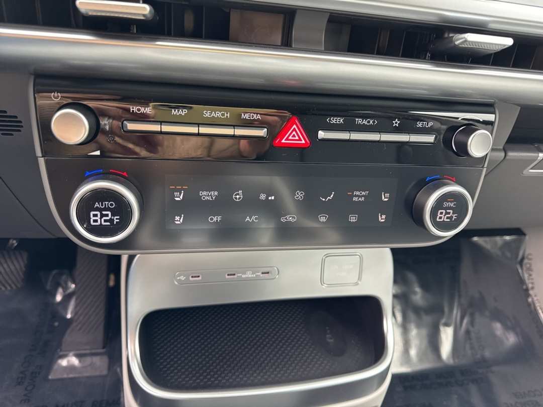 2026 Hyundai Ioniq 9 Performance Limited - Image 24