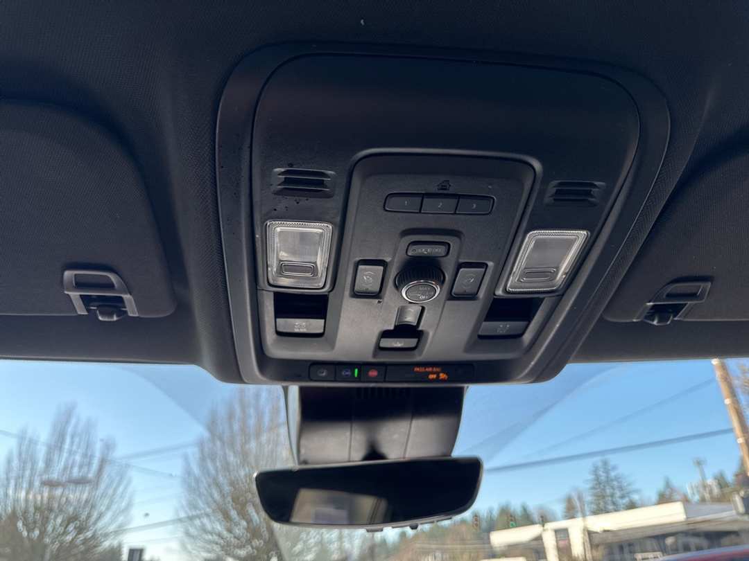 2024 Chevrolet Suburban High Country - Image 32