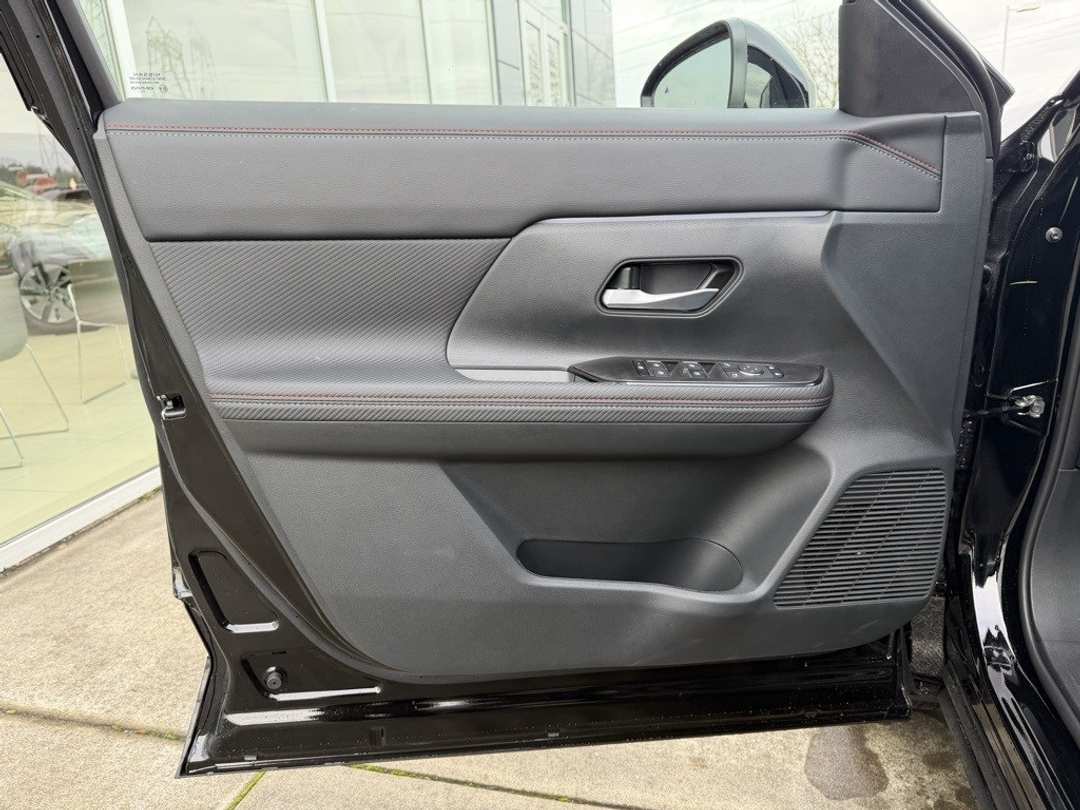 2026 Nissan Kicks SR - Image 15