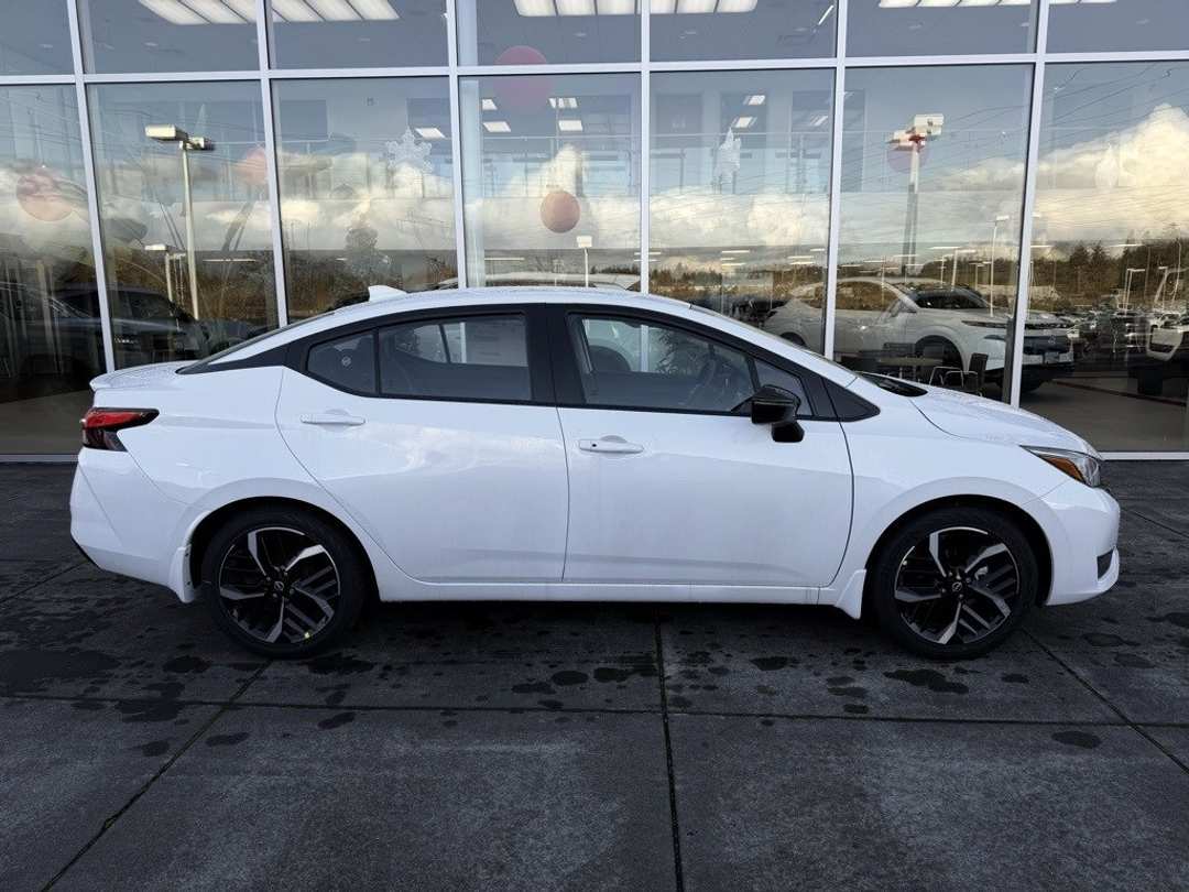 2025 Nissan Versa 1.6 SR - Image 8