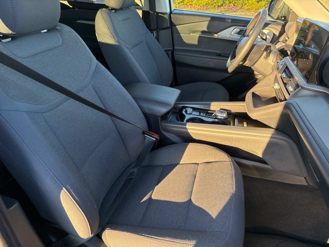 2025 Ford Explorer Active - Image 31