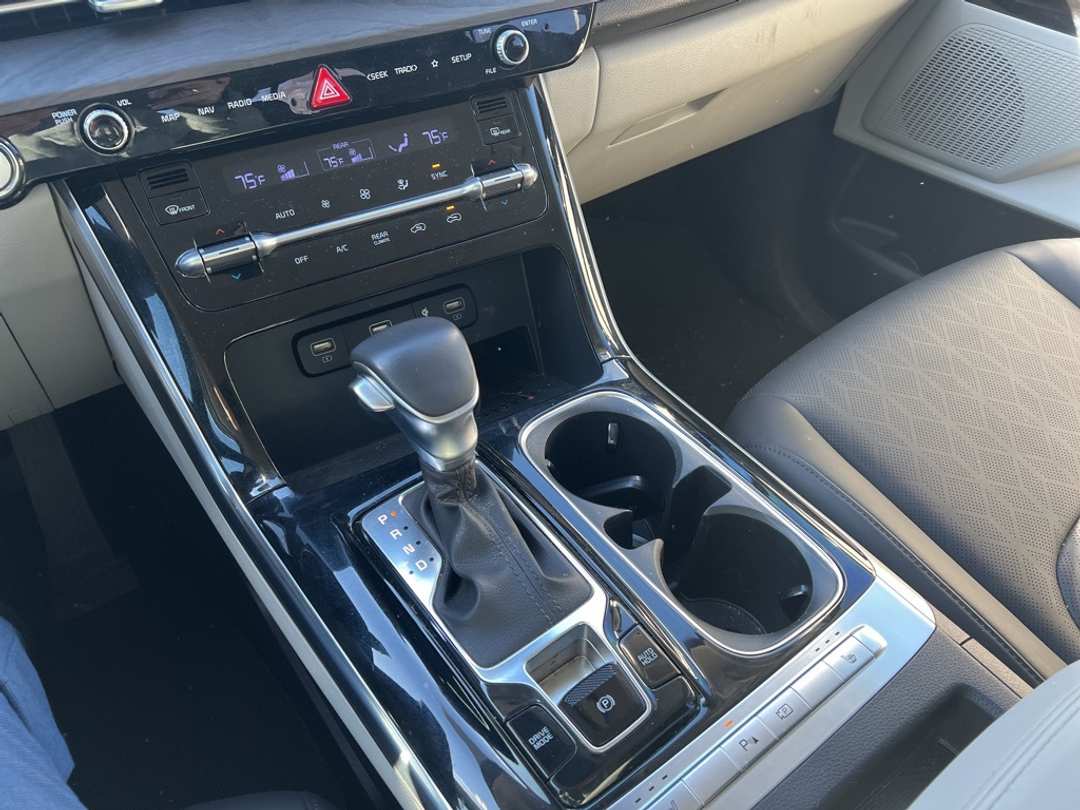 2024 Kia Carnival EX - Image 26