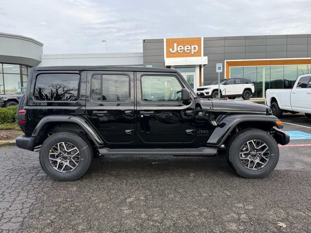 2026 Jeep Wrangler Sahara - Image 9