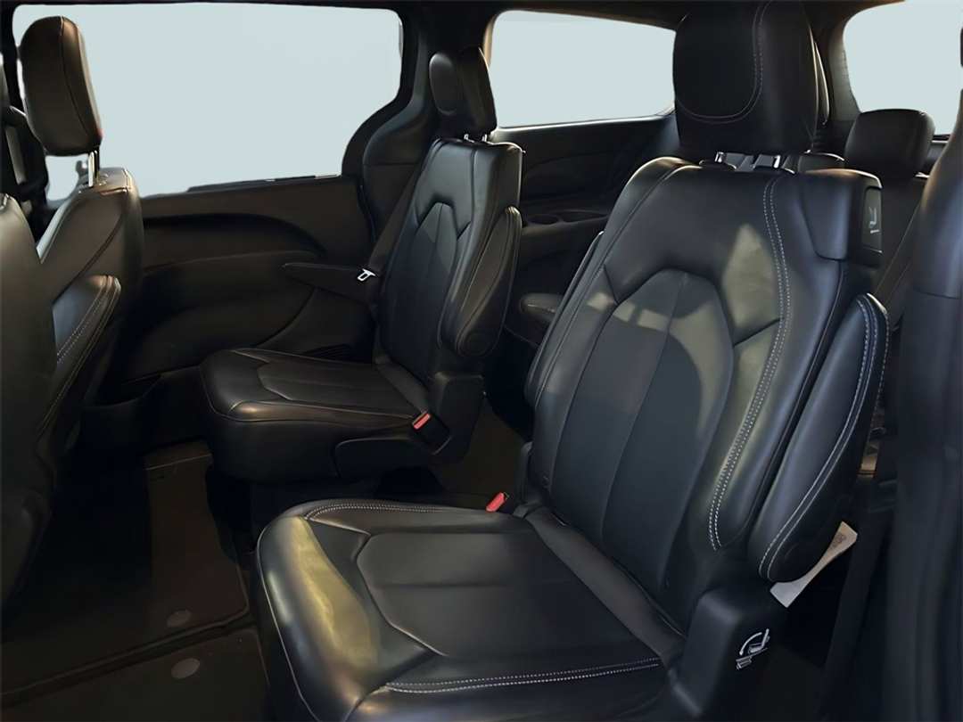 2025 Chrysler Pacifica Select - Image 10