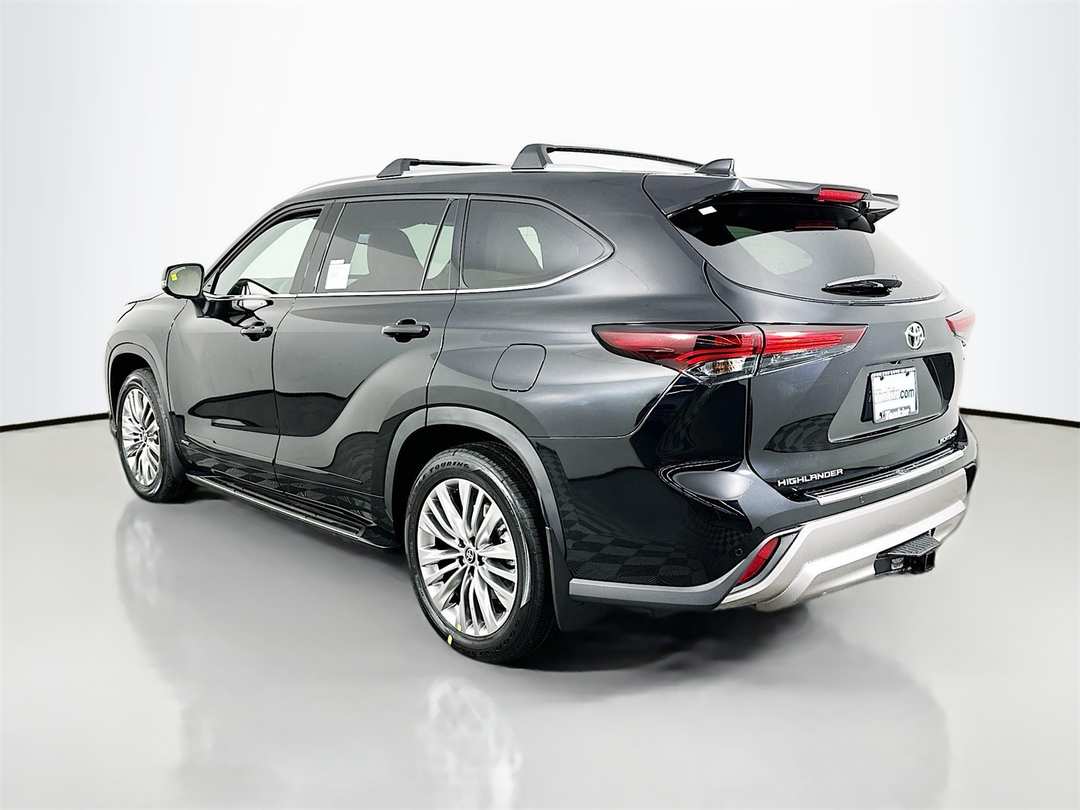 2026 Toyota Highlander Platinum - Image 5