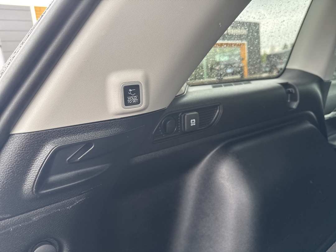 2022 Jeep Grand Cherokee Limited - Image 28