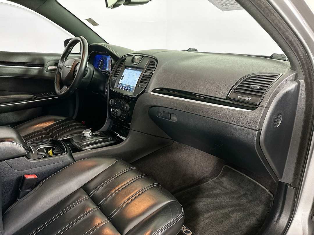 2017 Chrysler 300 S - Image 31