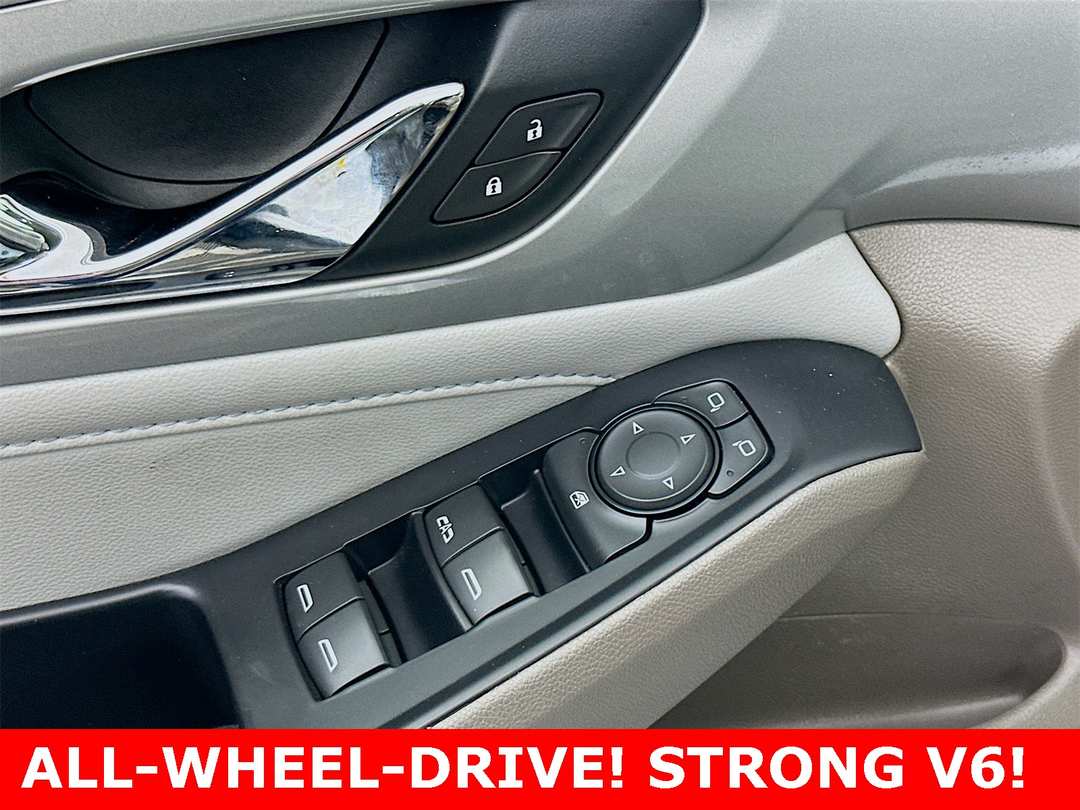 2021 Chevrolet Traverse LT - Image 30