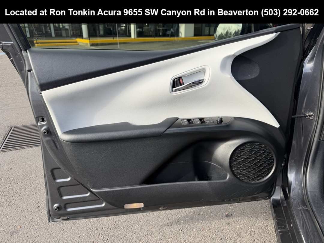 2017 Toyota Prius Three - Image 13