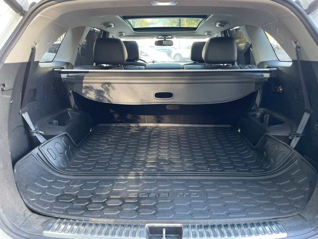 2016 Kia Sorento SX - Image 18