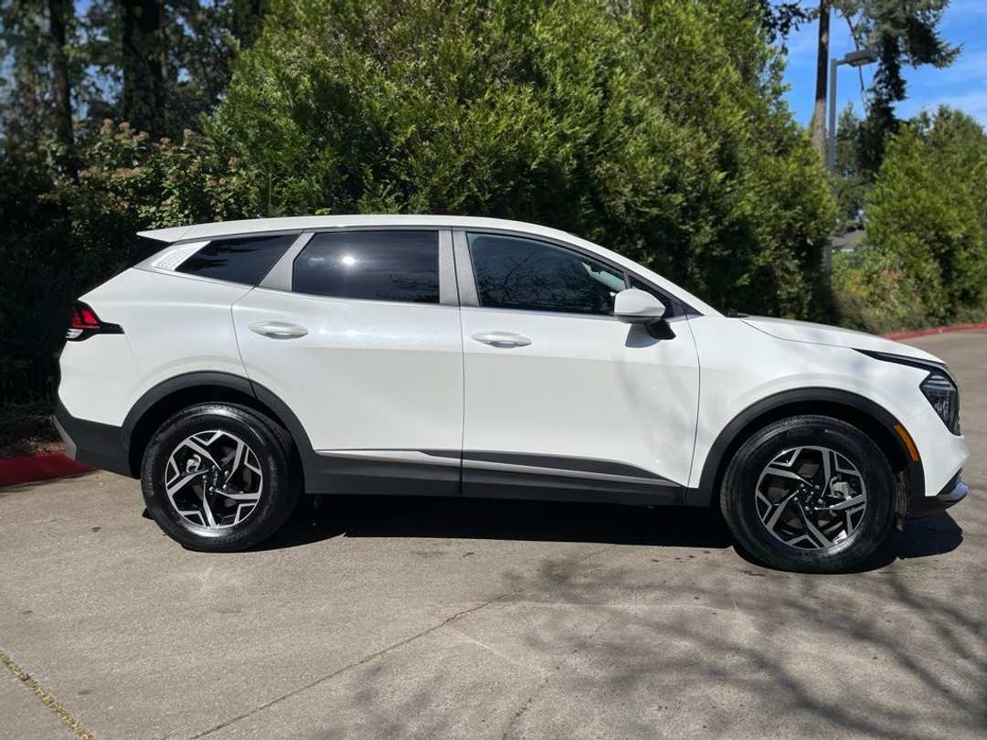 2025 Kia Sportage LX - Image 3