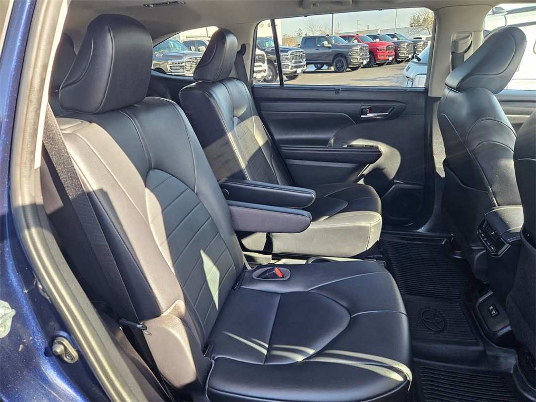 2020 Toyota Highlander XLE - Image 34
