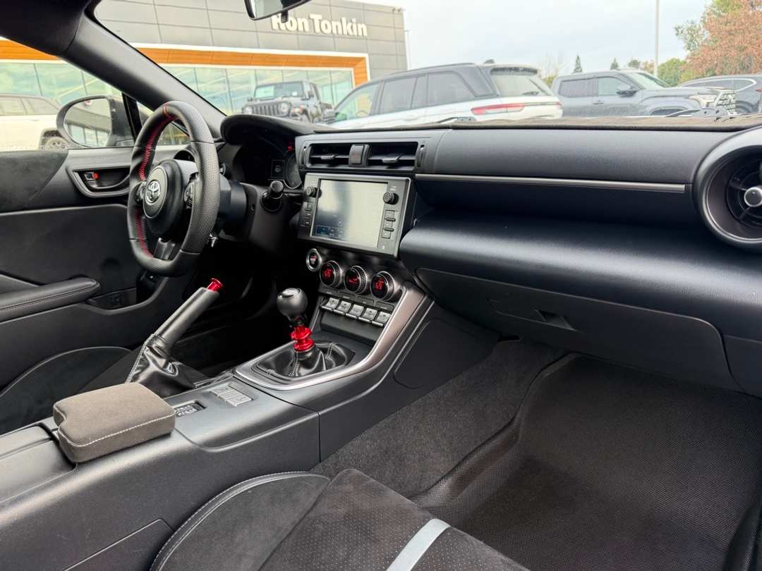 2024 Toyota Gr86 Premium - Image 31